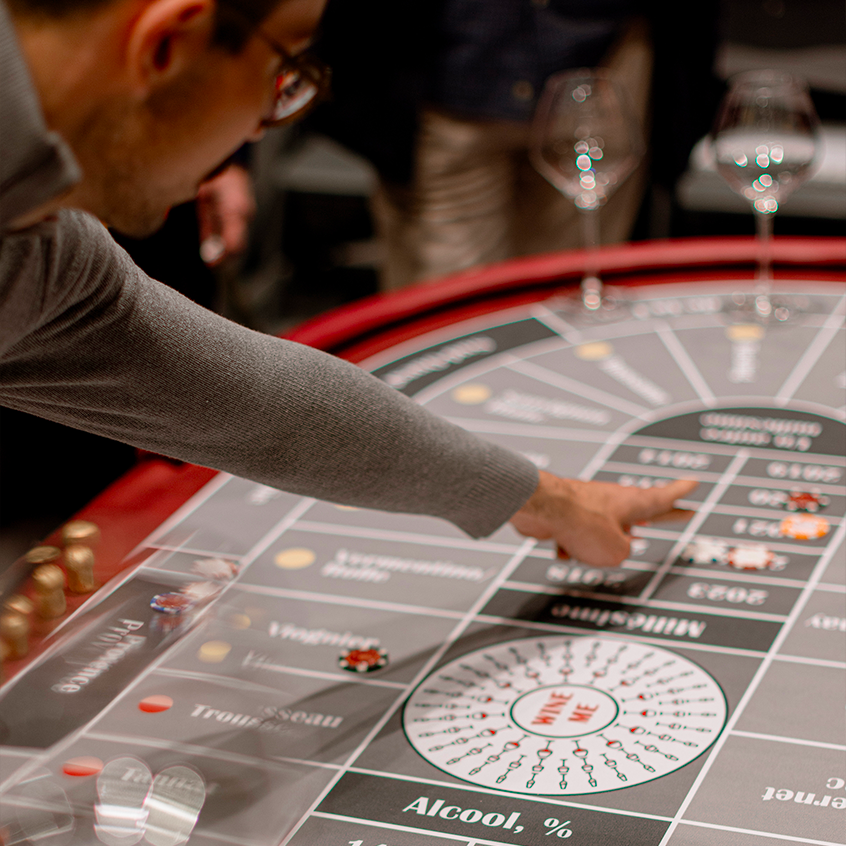 un homme jeu au casino du vin wine me