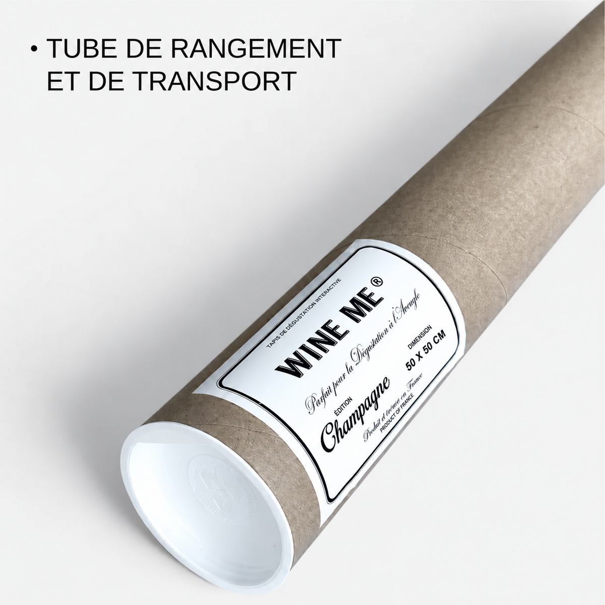 Tube de rangement et de transport WINE ME® pour tapis de dégustation de vin interactif, édition Champagne, format 50 × 50 cm.